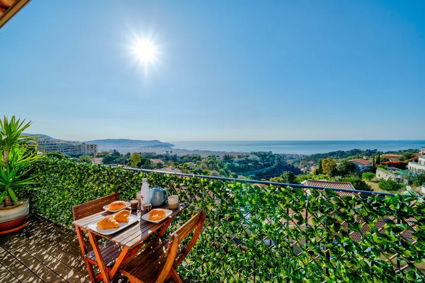 Panoramic sea view of the French Riviera, Parking - Image 1