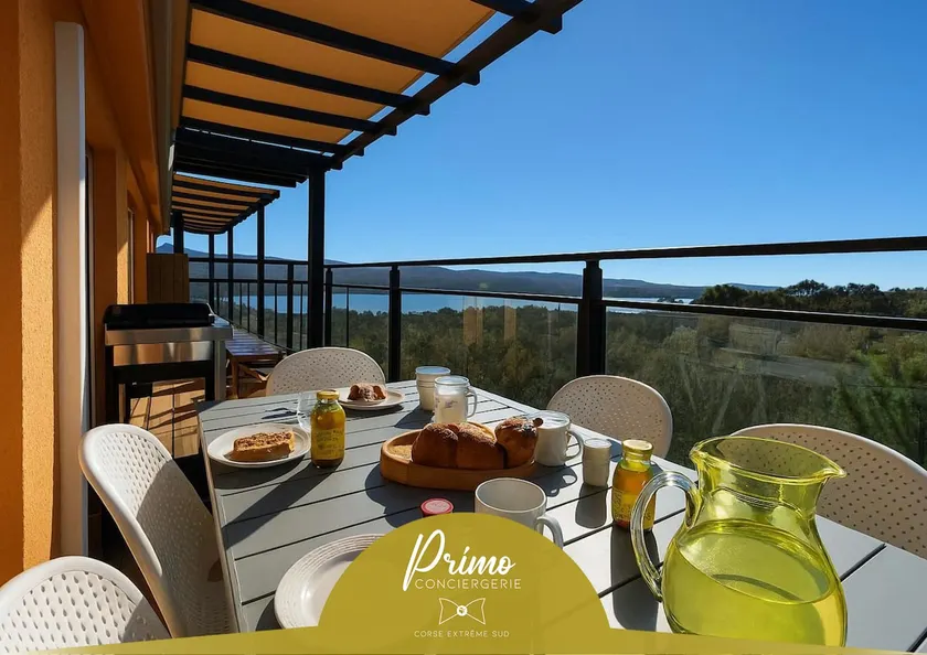 L'Orizonte – 2-bedroom apartment with sea view, pool & beach - Image 1