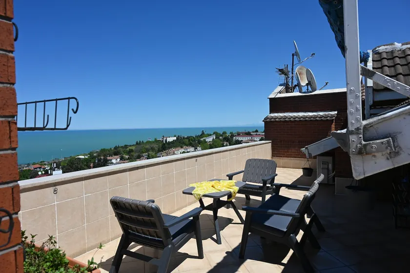 Family Duplex with a Terrace and Sea View in the Center - Image 1