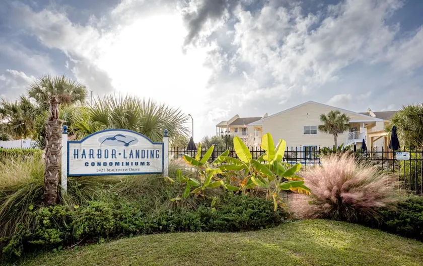 Poppy’s Bayou Place - Image 1