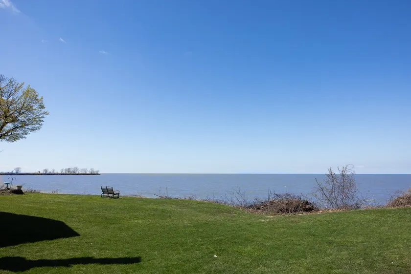 Lake get away view - Image 1