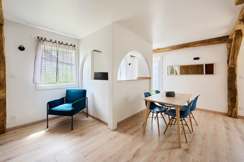 Le Joffre: Spacious with outdoor area - Image 1