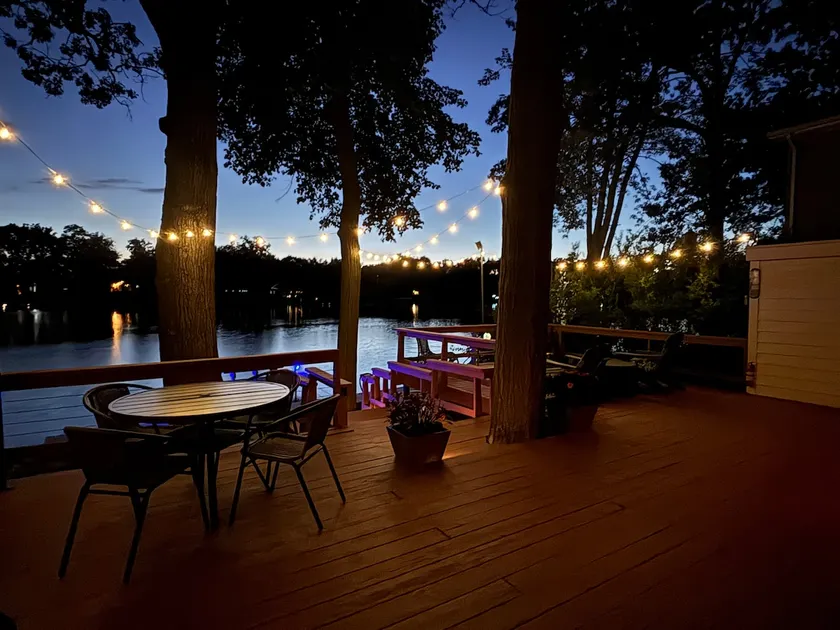 Lakeshore Cottage Retreat: Fish, Kayak, Relax! - Image 1