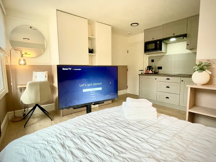 A2 HighTown Apartment, Steps from Luton Train Station - Image 1