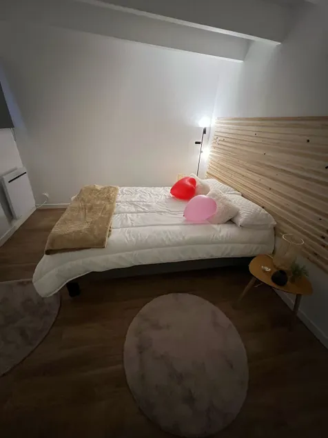 Soundproofed accommodation and cool jacuzzi - Image 1