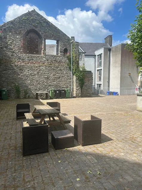 The Courtyard Retreat - Image 1