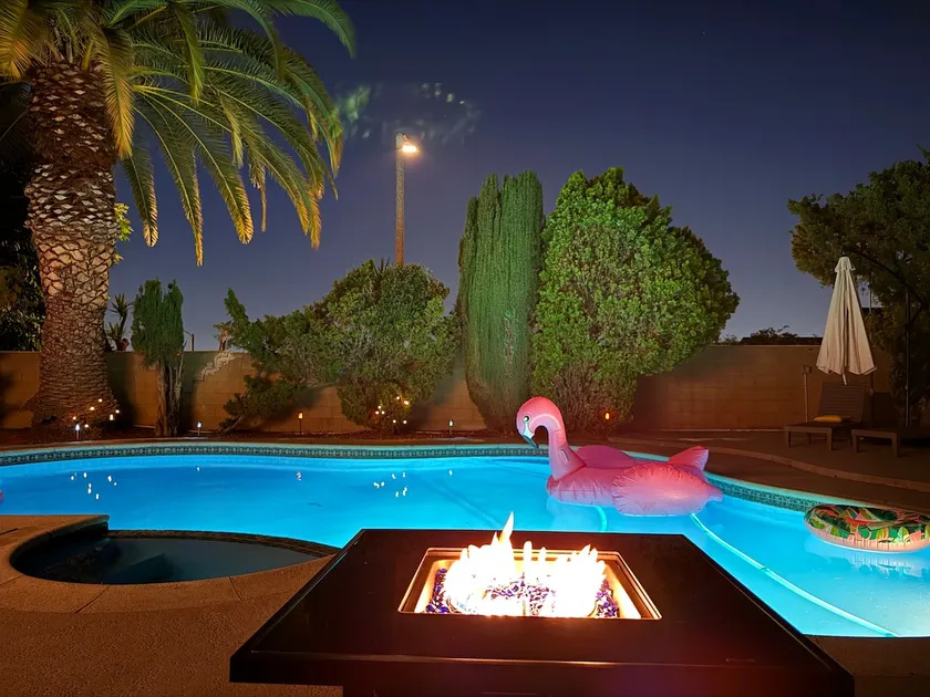 Hot tub +Pool+fire-pit+BBQ+ Disney +Sleep10 - Image 1