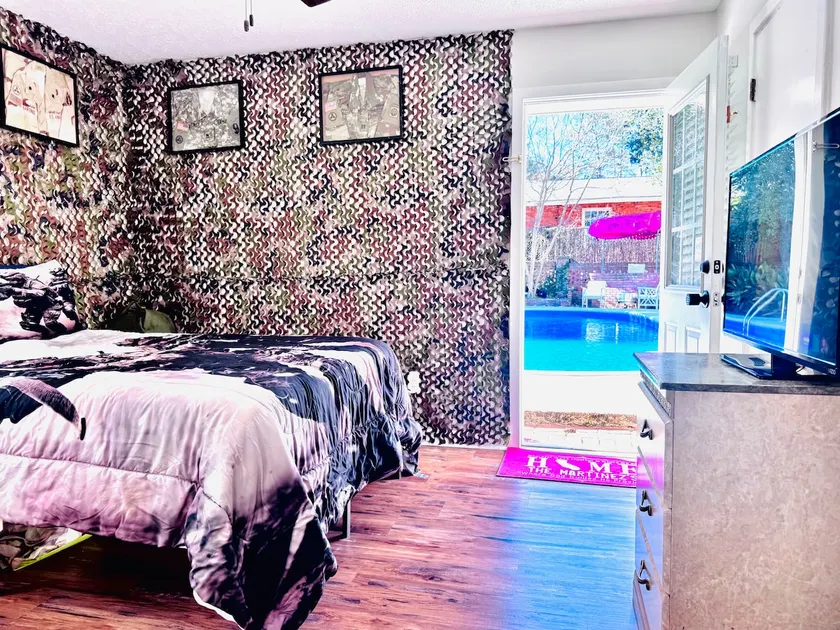 Private Bath & Entry | Gym & Pool Access - Image 1