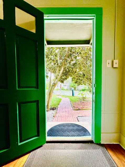 Belmont Bungalow is near LSU lakes, quiet street. - Image 1