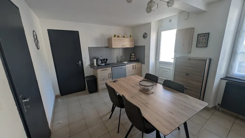 Beautiful new furnished 3-star 1-bedroom apartment for 4 people in Dole - Image 1