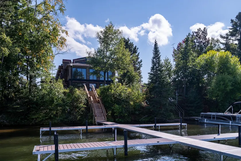 Luxury Lakeside Penthouse Lodge W/ Boat Slip - Image 1