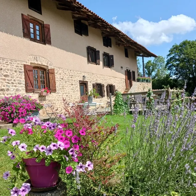 5-Bedroom House – Sleeps 12 People - Image 1