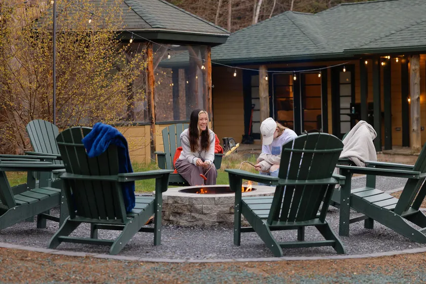*Sleeps 16*Hottub*Sauna*Pet Friendly*7 Min to Ski* - Image 1