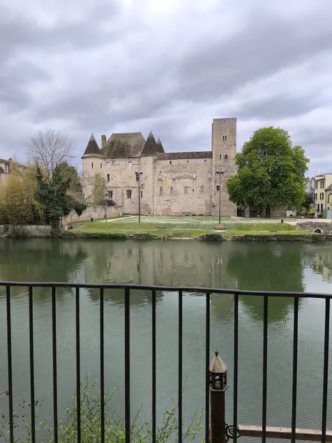 Stunning views of the castle - Image 1