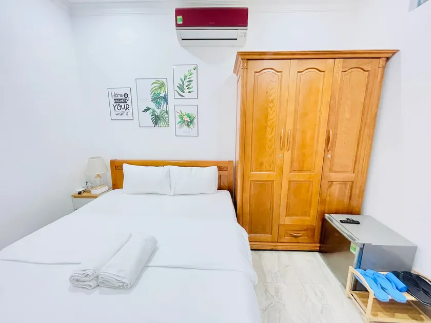 (Riverside 303B) Compact & Quiet Studio - Image 1