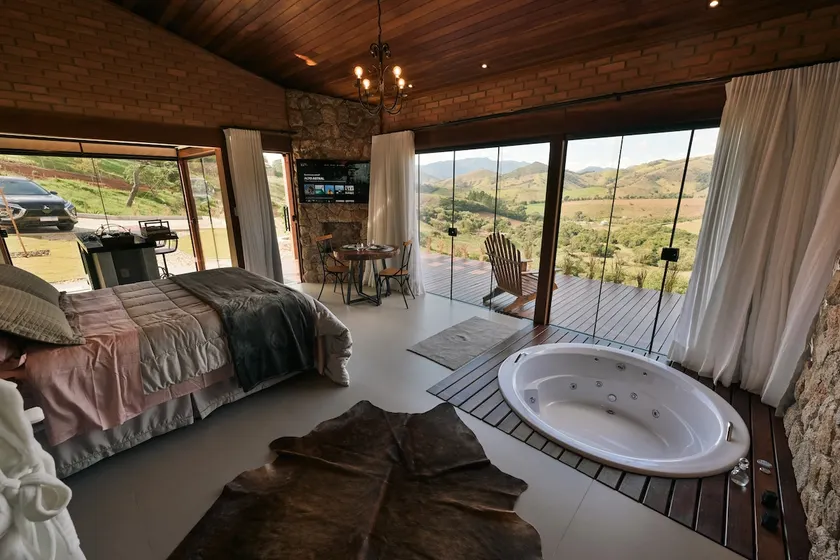 Highland Getaway 2 with Hot Tub - Image 1