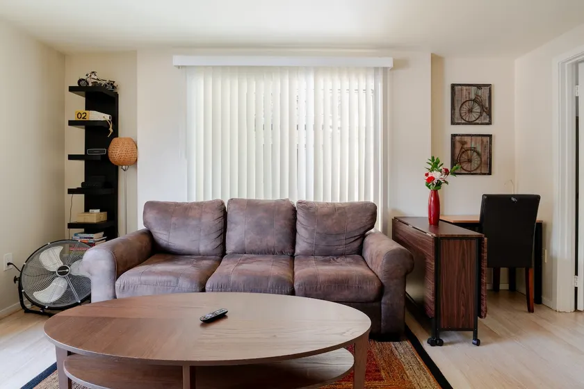 Elegant Two-Bedroom By Space Needle and Amazon. - Image 1