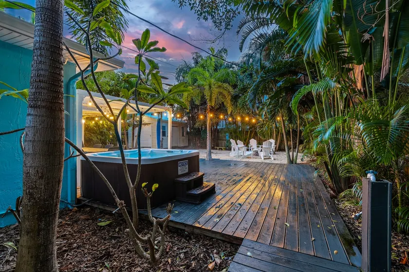 ⭐⭐⭐⭐⭐ PRIVATE BEACH HOUSE - STEPS TO THE BEACH - Image 1