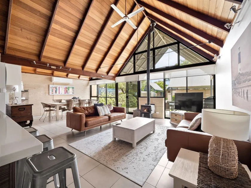 Beachside retreat | Villa Mayflower - Image 1