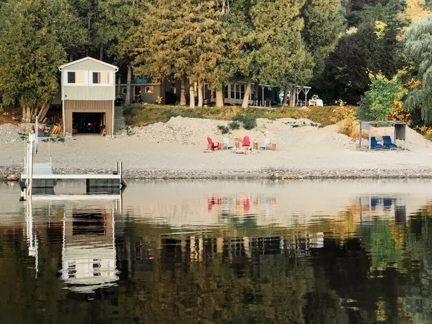 Westmeath Oasis Lakeside Retreat, 4 Bed 4 Seasons - Image 1