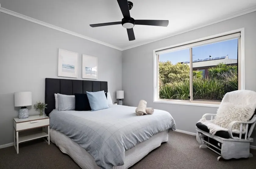 Sunbury on the hill close to airport with wifi pet friendly - Image 1