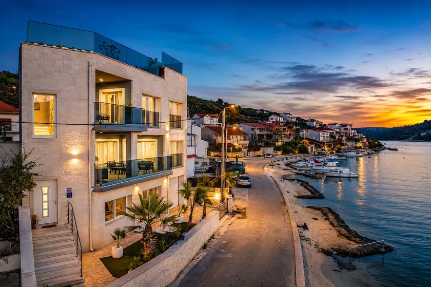 Luxury Seaside Villa for 10, roof pool & jacuzzi! - Image 1