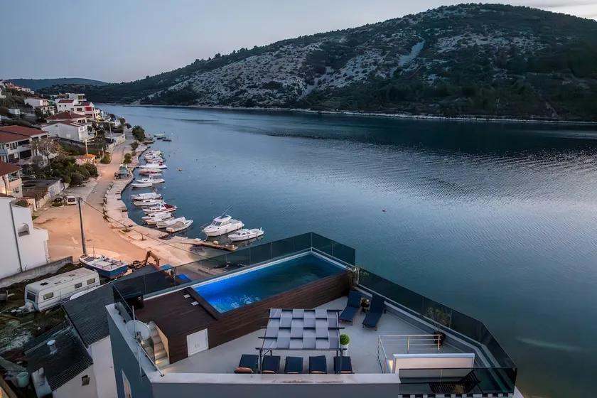 Beachfront villa, w/rooftop pool, inside swim spa - Image 1