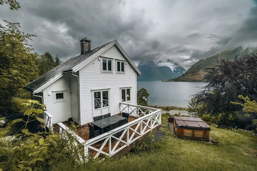 Kapteinåsen, Sæbø - Image 1