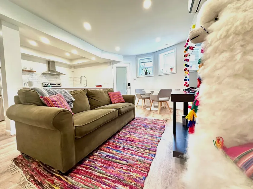 Bright 2bd/2ba Petworth full apartment near metro - Image 1