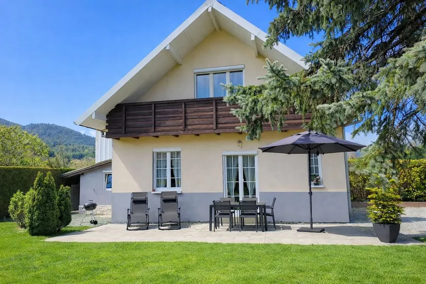 Family gîte with fenced private garden - Image 1