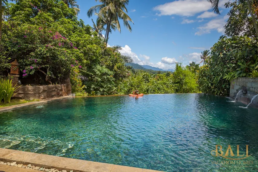 Treasure of Bali, 3BR villa, infinity pool, staff - Image 1