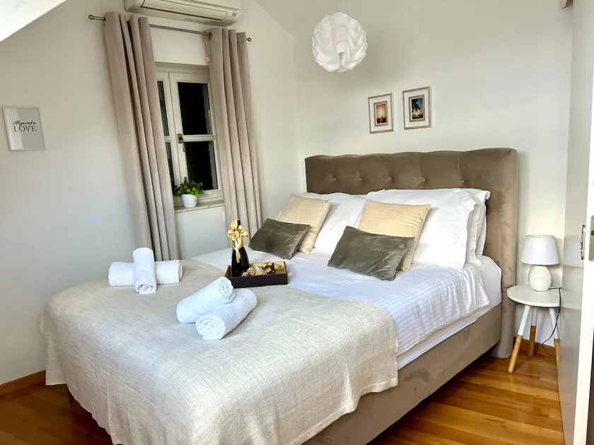 Apartment with sea view - Image 1