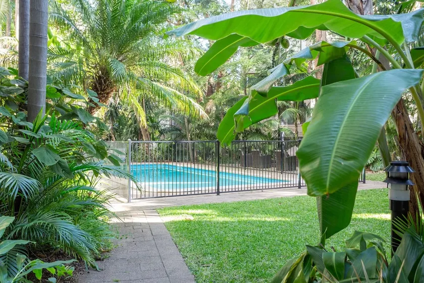 Central and Secluded - Potts Point Paradise with Pool - Image 1
