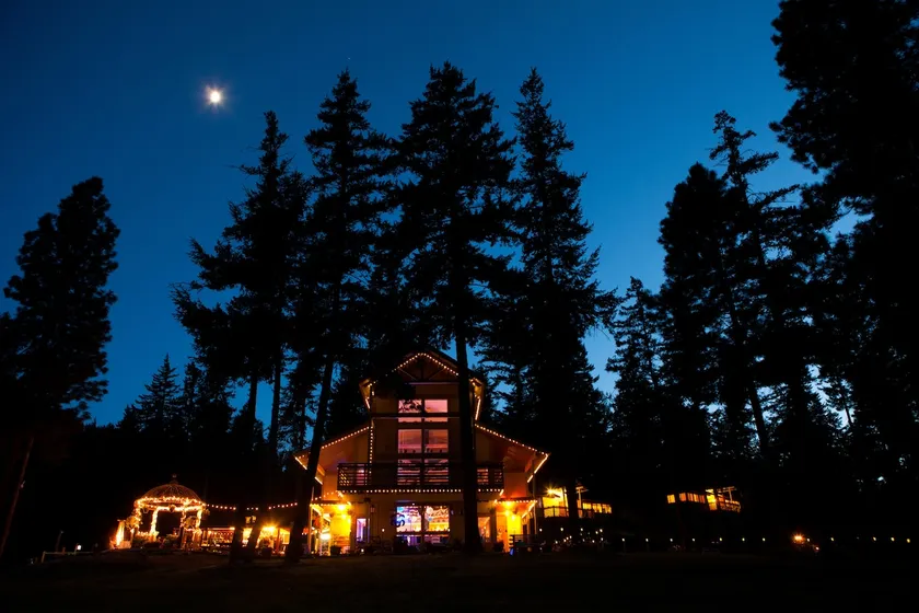 Privat reträtt i skogen på 20 tunnland!  Grand Lodge med 8 studiohytter !! - Image 1