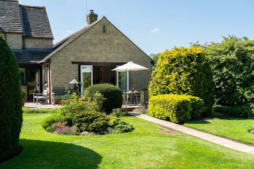 Single storey village home nr Lechlade - Twigs - Image 1