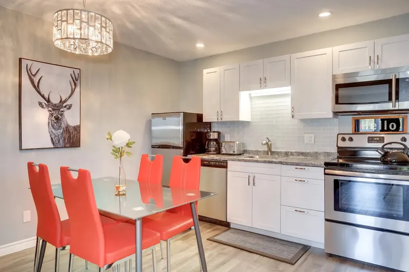 Modern & Chic Sanctuary Suite in Collingwood - Image 1