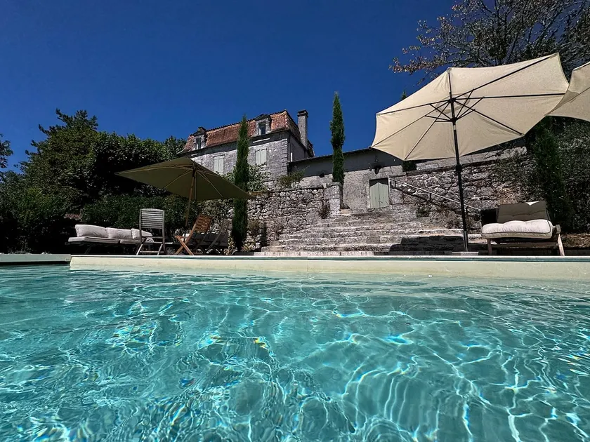 17th-Century Dordogne Farmhouse · Pool & Views - Image 1