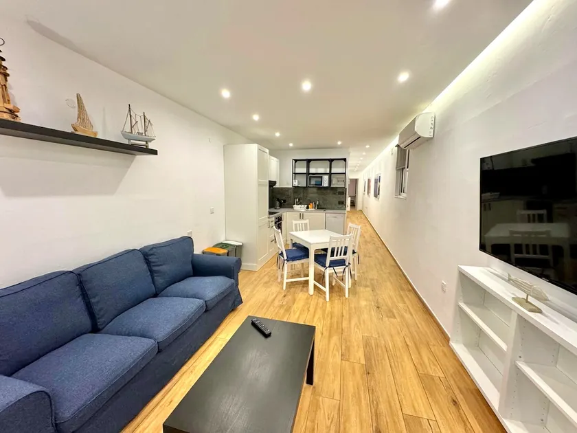 Seaview Escape: Fast Wifi, Walk to Beach & Bus - Image 1
