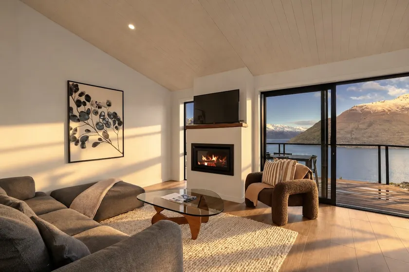 Modern Luxe House with Magnificent View - Image 1