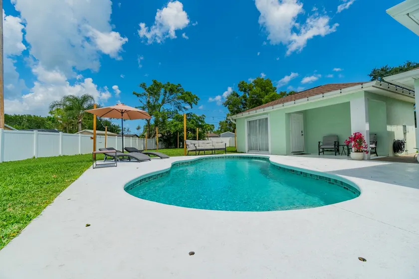 Serene Guesthouse | Saltwater Pool & Private Entry - Image 1