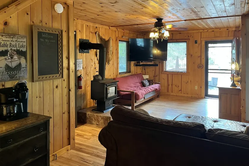 Relax Fireside! Hot Tub Haven on Table Rock Lake - Image 1