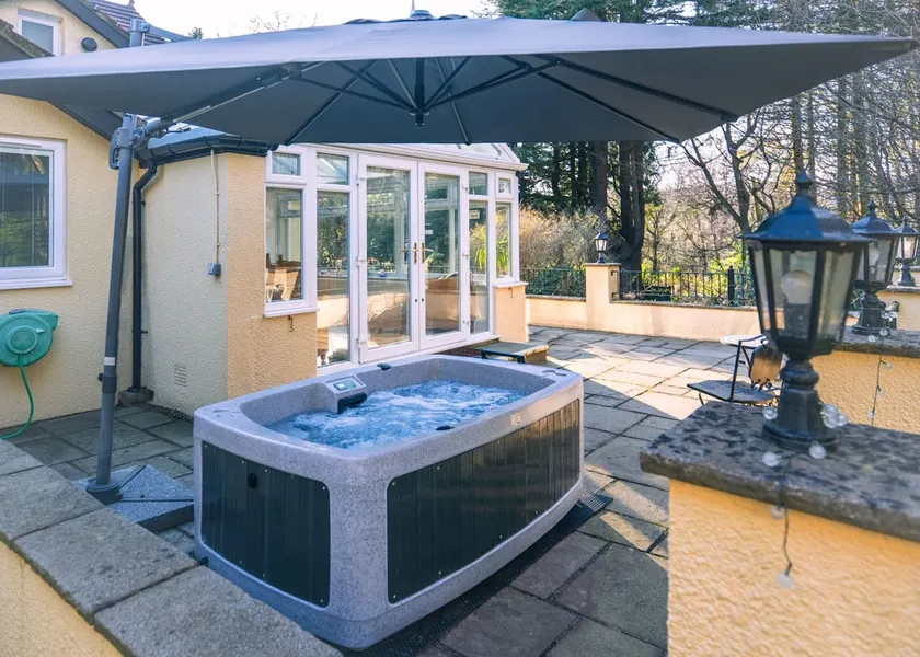 Acorns with own hot tub, romantic escape, close to Lyme Regis - Image 1