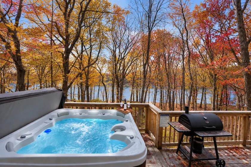 Lakefront · Hot Tub · Fishing · Kayaks · Firepit - Image 1