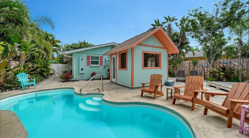 The Sandbox in Holmes Beach - Image 1