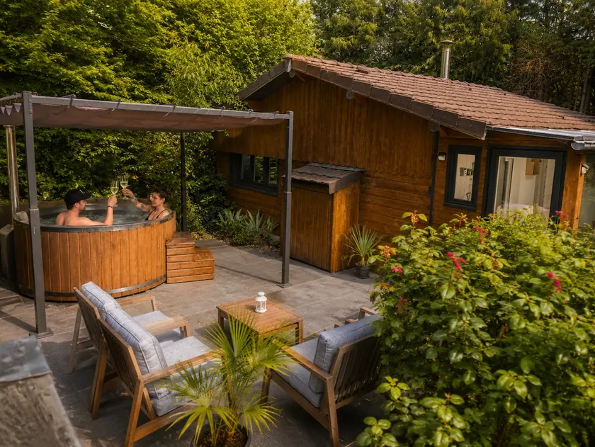 Romantic Cottage & Hot Bath on arrival - Image 1