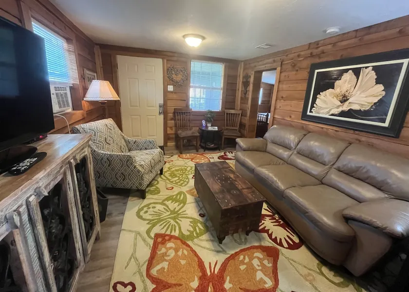 Lake Santa Fe Cottage #3 - 2BR 1BA, Sleeps 4 - Image 1