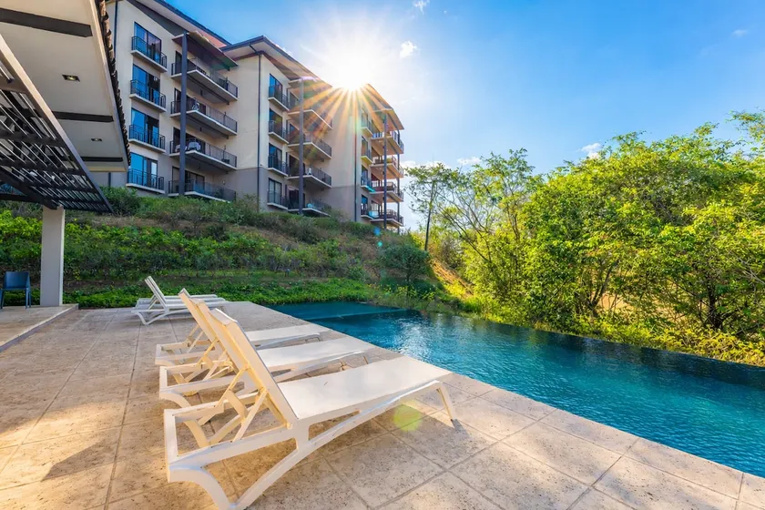 Recently Renovated Luxury Condo with Resort-Style Beach Club Access and Ocean Views - Image 1