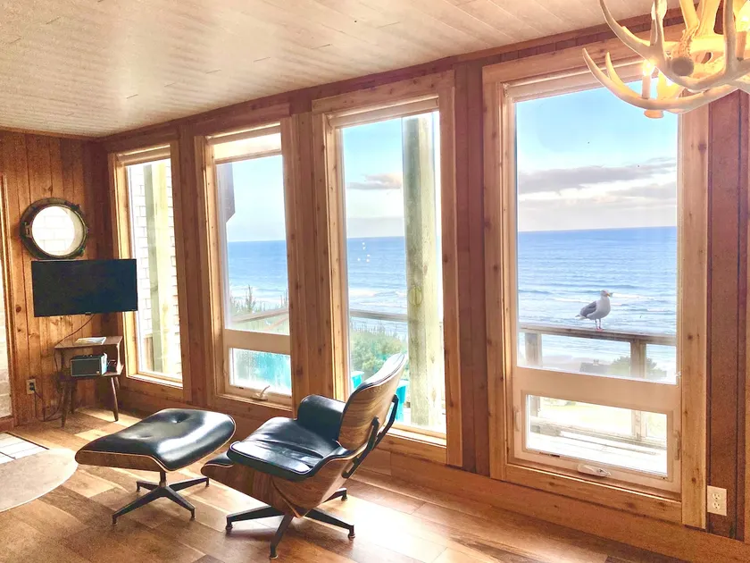 Oceanside Hideaway - Panoramic ocean views! - Image 1