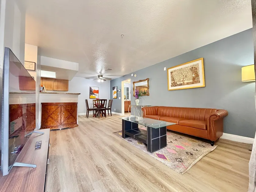 Spacious 1 BR/1 Bath Condo 1 mile to the Strip 066 - Image 1