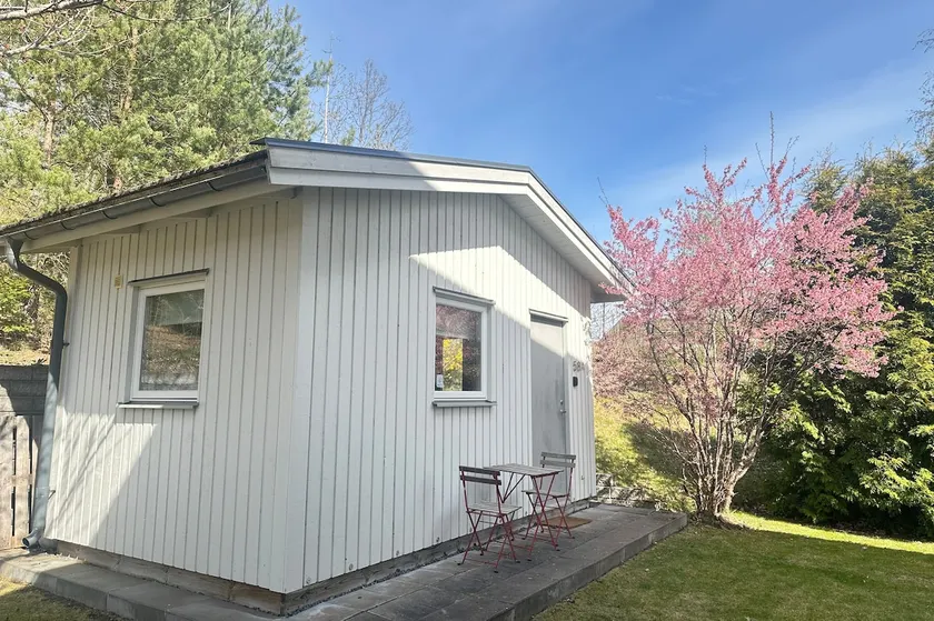 A cozy cottage & 10 minutes to Arlanda & Free parking - Image 1